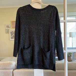 Cozy sweater with pockets